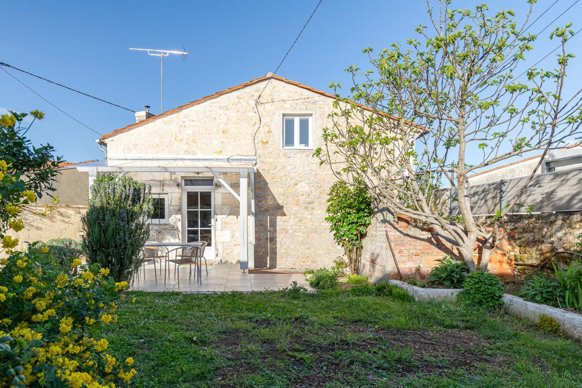 Belle Maison De Ville l'Isle-d'Espagnac Exterior foto